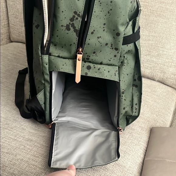 Petunia Pickle Bottom Provision’s 2 in 1 backpack, Inter-Mix cubes & change pad - Picture 6 of 11